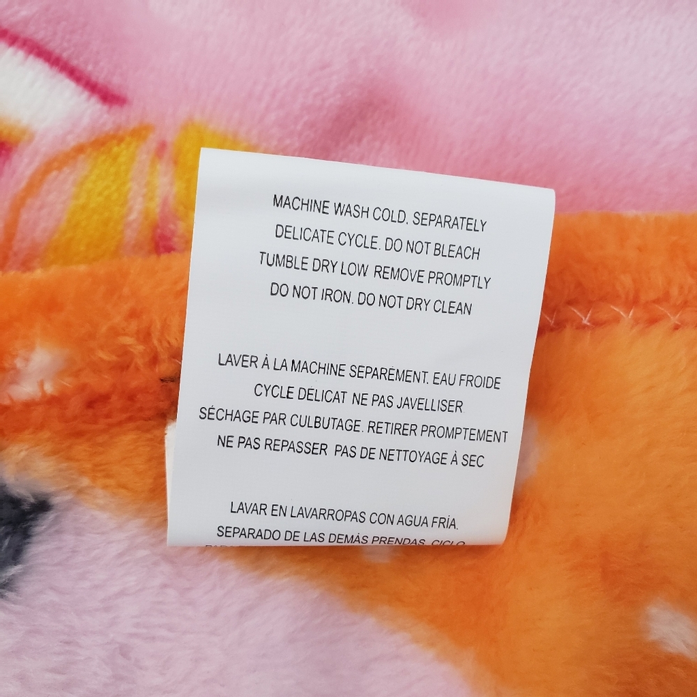 Betsey Johnson Taco, Chili & Hot Sauce Pink Throw Blanket 50x60 NWT - Picture 11 of 11